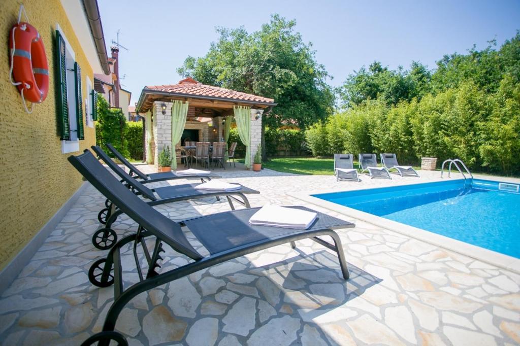 Holiday home in Kadumi with air conditioning, WiFi, washing machine, dishwasher 625-1 photo 2