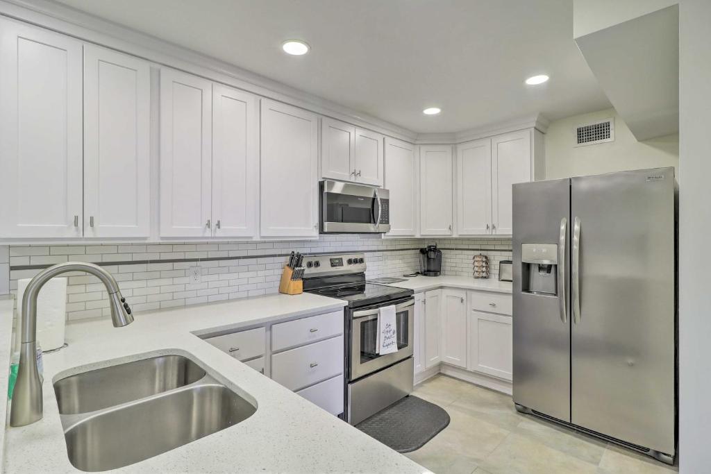 Modern Condo with Pool and Tennis Walk to Beach! photo 1