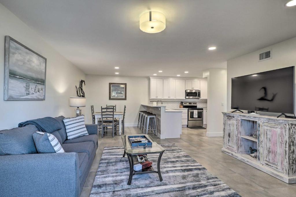 Modern Condo with Pool and Tennis Walk to Beach! photo 4