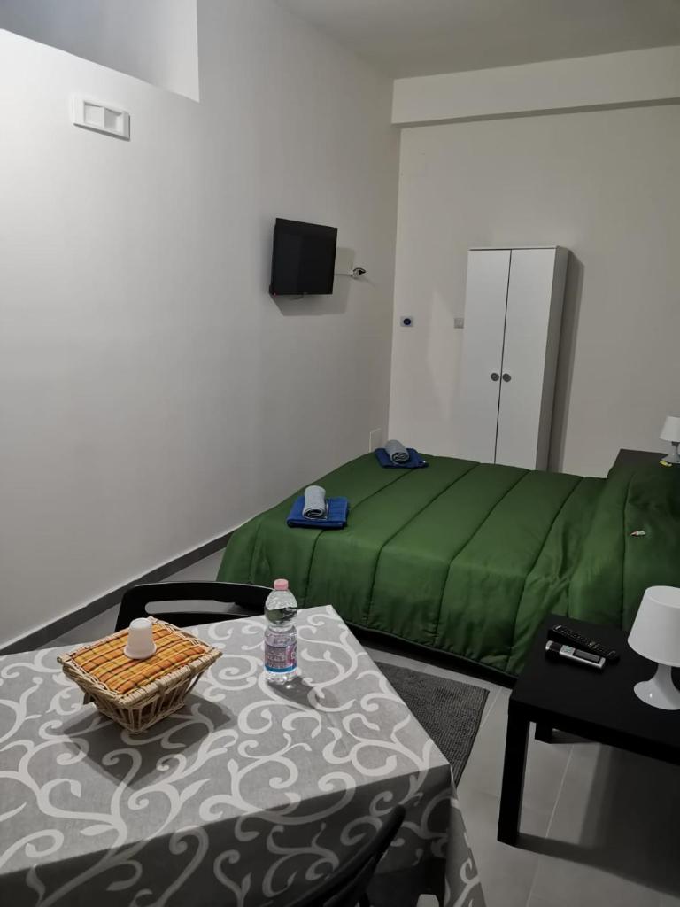 BED&FLY NEAR AIRPORT FONTANAROSSA reception h24 photo 1