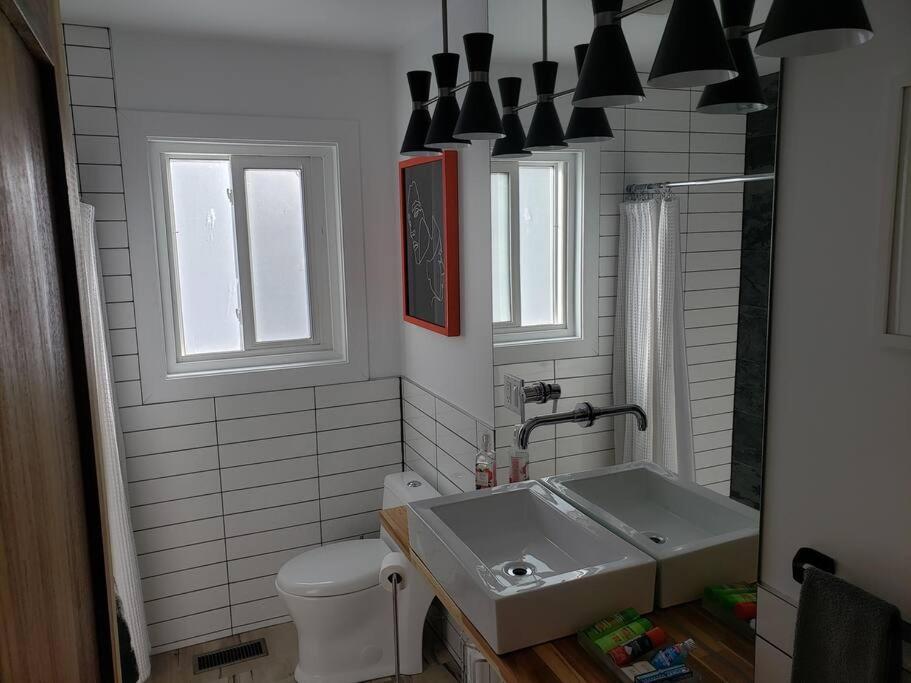 The Orange Suite 2BR Vintage Vibe, Chefs Kitchen photo 3