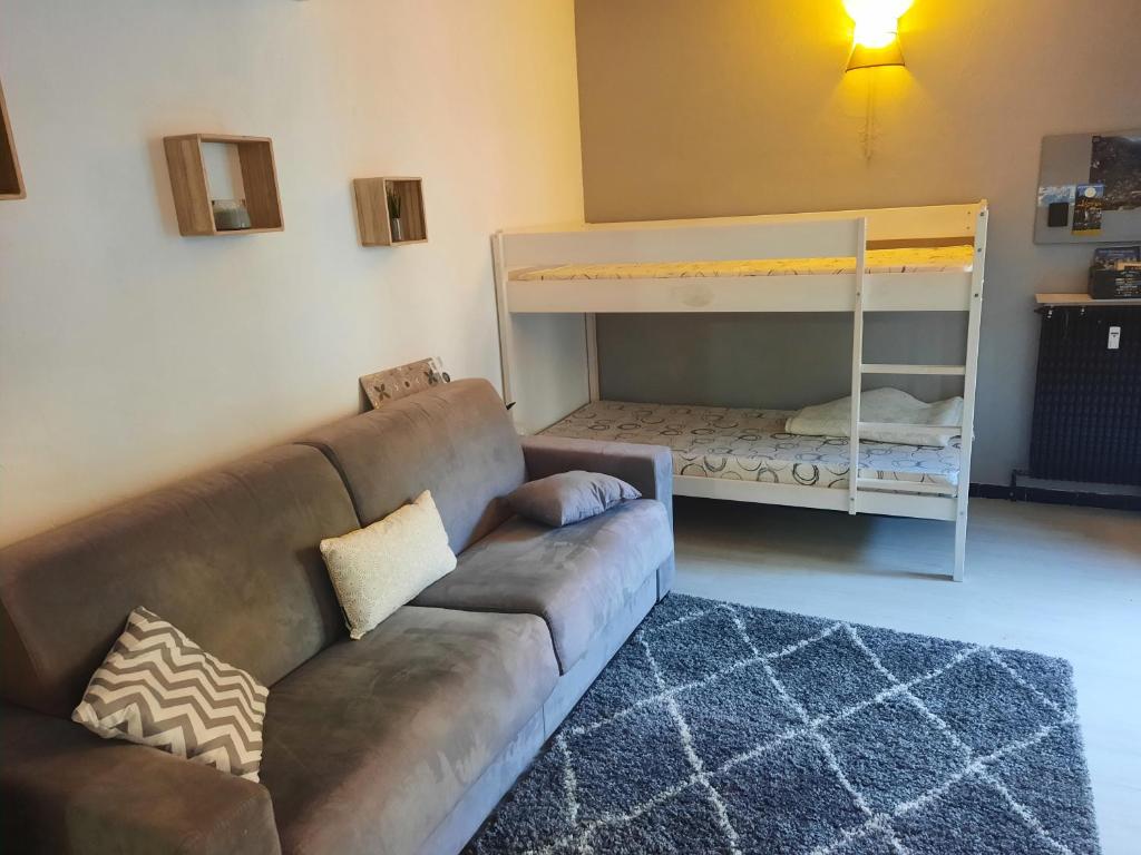 Studio rénové au cœur du village photo 2