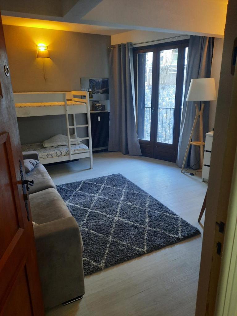 Studio rénové au cœur du village photo 1