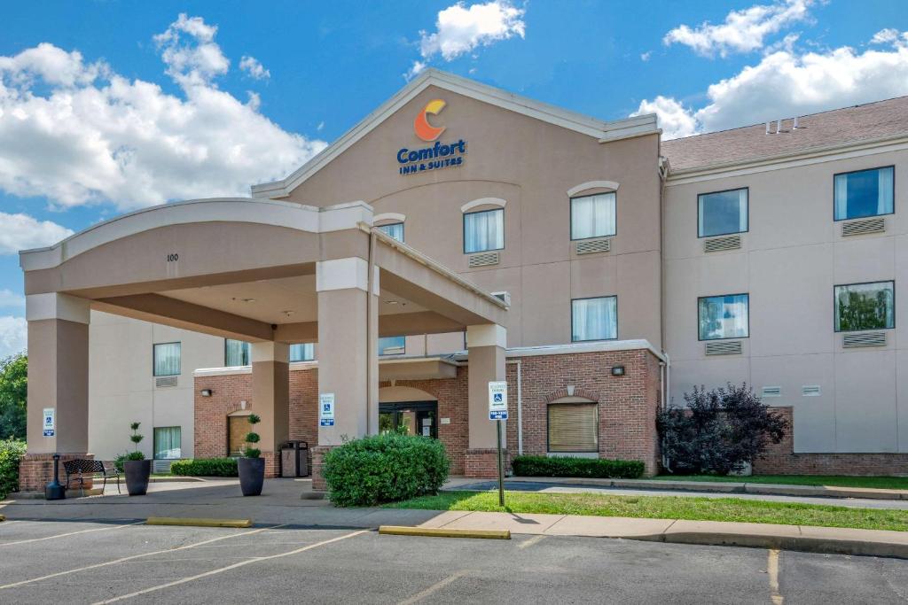 Comfort Inn & Suites St Louis-O'Fallon photo 1