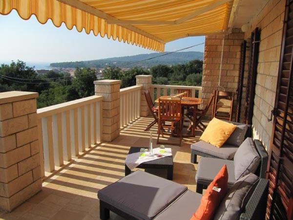 Apartment in Sucuraj with sea view, terrace, air conditioning, WiFi 3354-1 photo 1