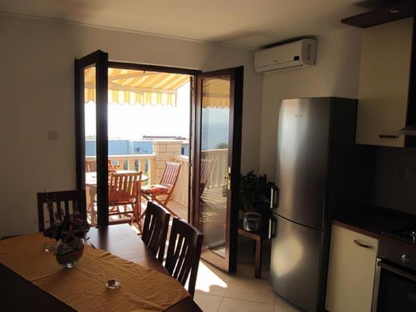 Apartment in Sucuraj with sea view, terrace, air conditioning, WiFi 3354-1 photo 3