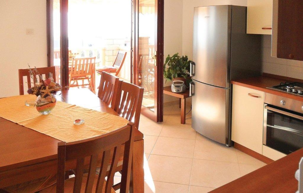 Apartment in Sucuraj with sea view, terrace, air conditioning, WiFi 3354-1 photo 4