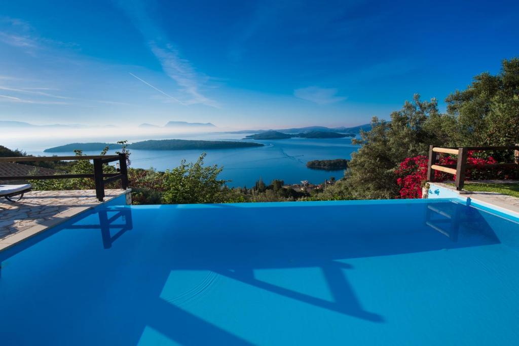 Breathtaking seaviews, privacy, close to beach and Nidri - villa Pasithea photo 1