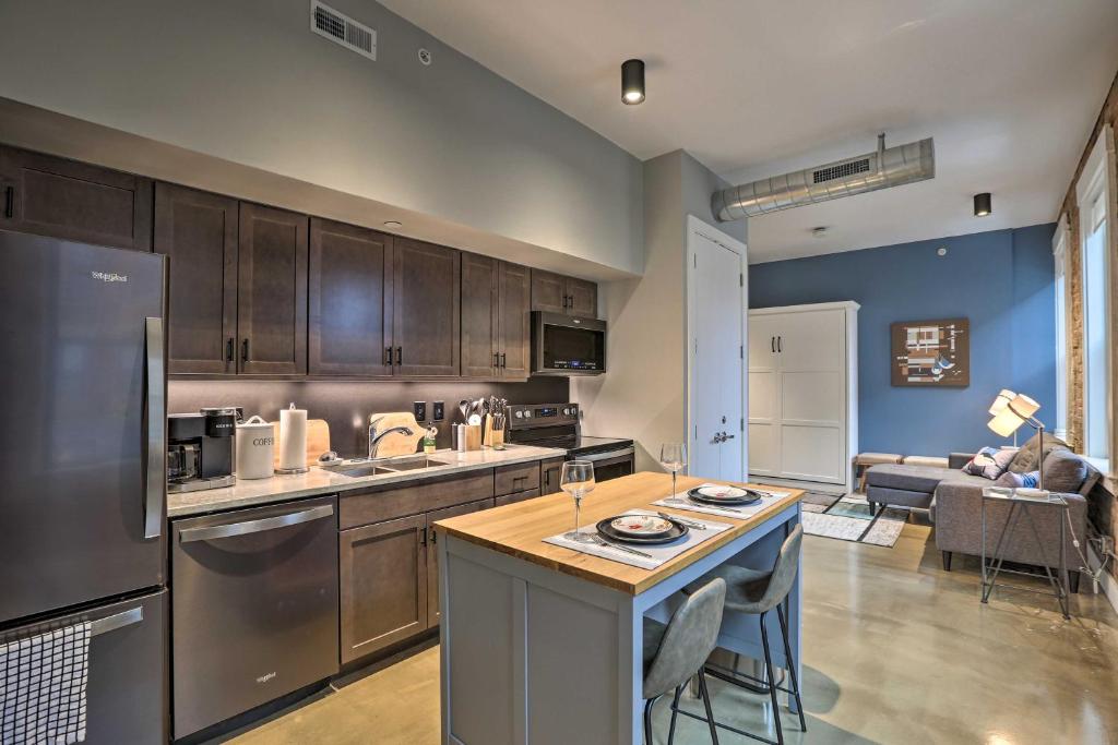 Sleek Studio Near Dtwn Dining and Entertainment photo 2
