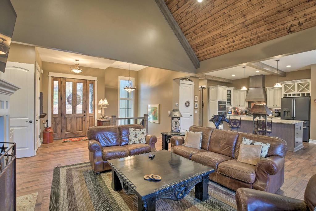 Lake Keowee Cottage with Deck and Private Dock! photo 3