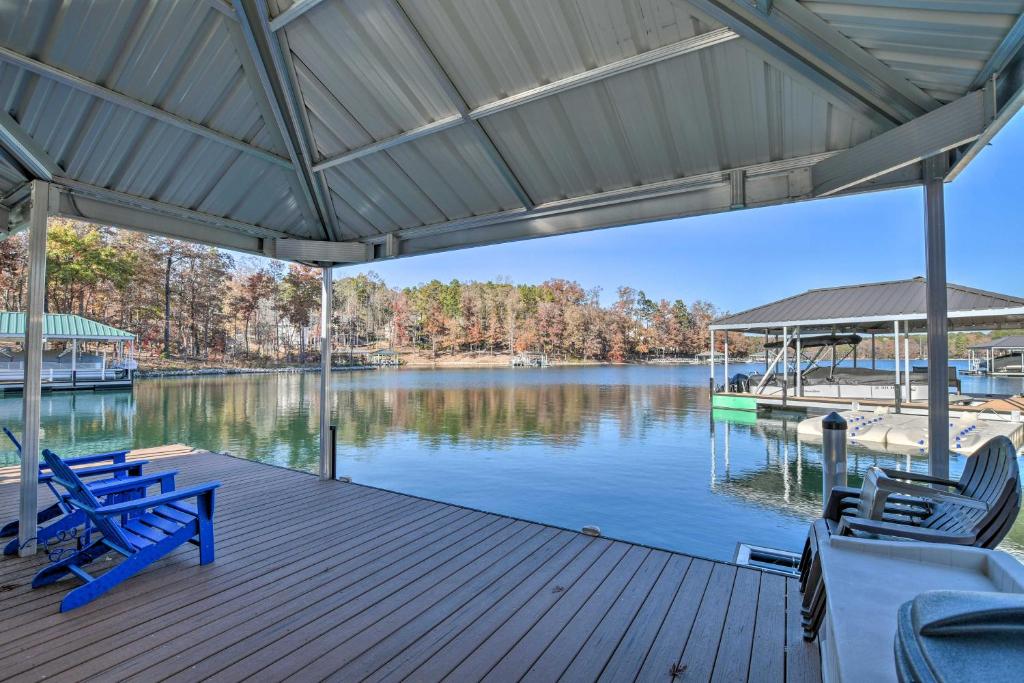Lake Keowee Cottage with Deck and Private Dock! photo 1