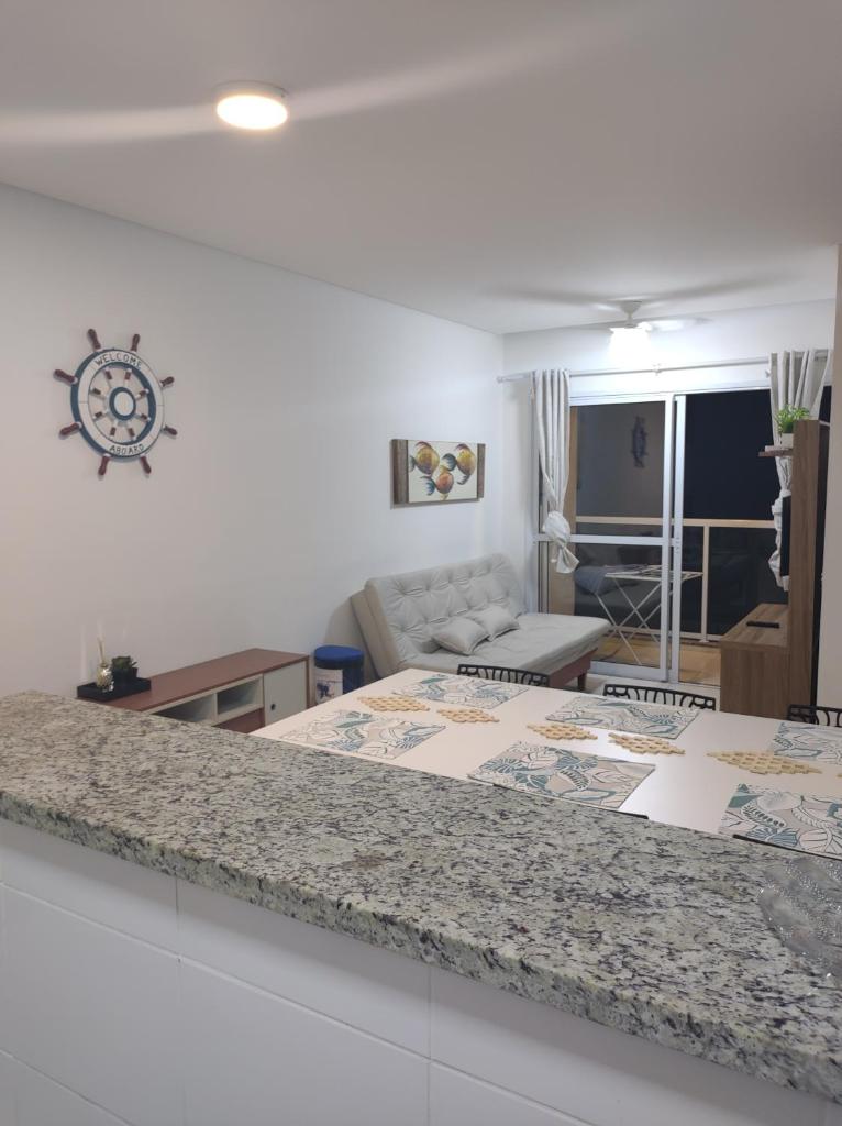 Apartamento 500m Praia da Enseada Guarujá varanda e vaga de garagem photo 3
