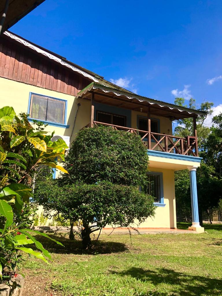 Acogedora Casa Rural en plena naturaleza frente al Río con piscina Bonao photo 3