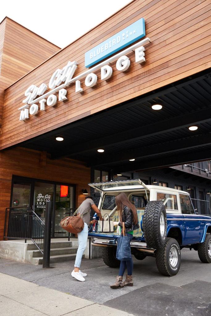 Bluebird Spa City Motor Lodge photo 1