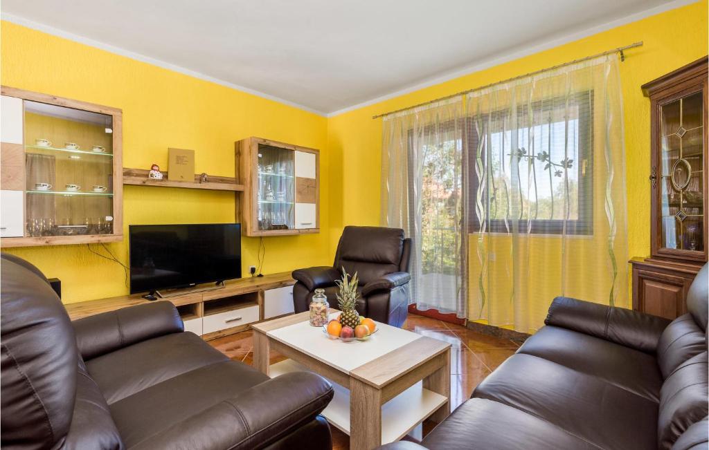 Nice Home In Bosiljevo With 3 Bedrooms And Wifi photo 2