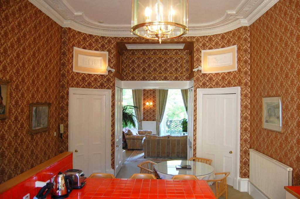Regent Terrace, Central and Charming, Quiet - Tap to explore photos