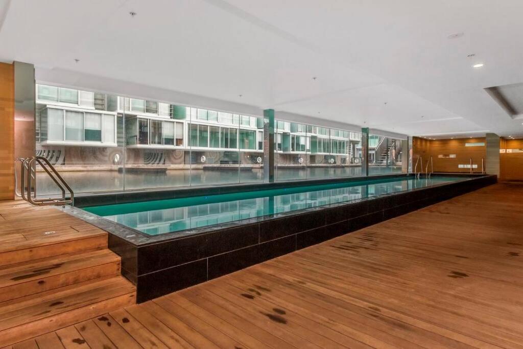 Viaduct Marina Executive - Free Parking & Pool photo 1