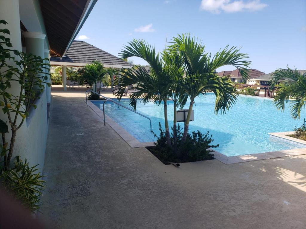 Breathtaking Villa At The Crest photo 2