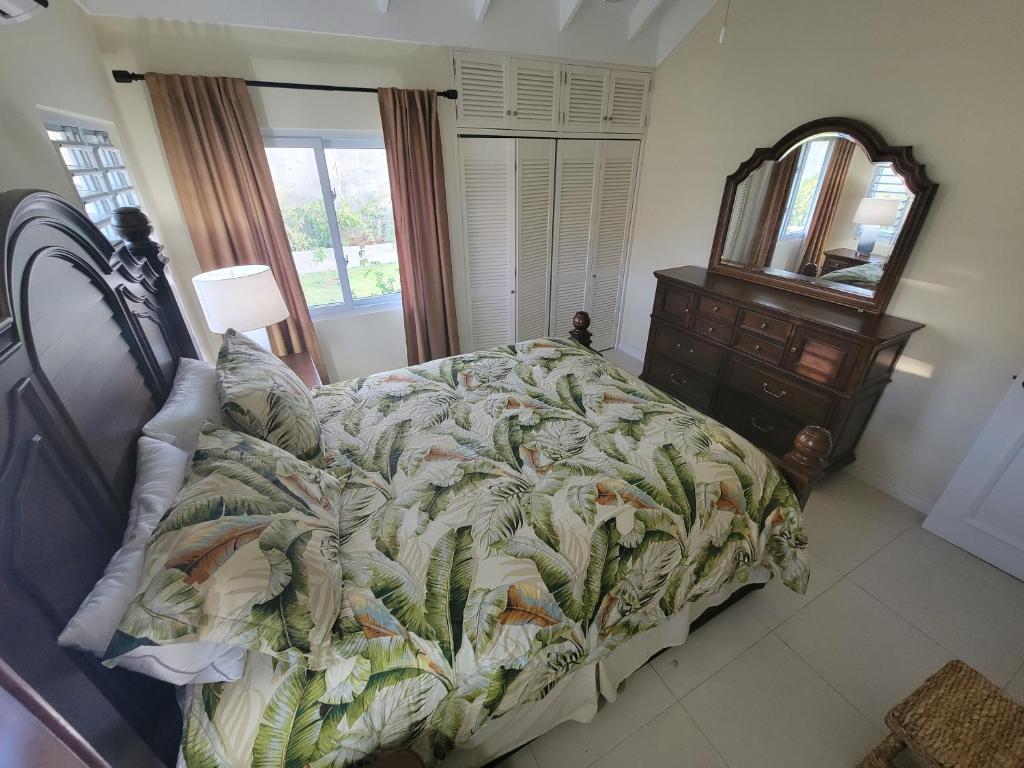 Breathtaking Villa At The Crest photo 4