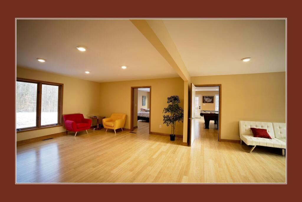 Luxurious Estate by Brown County 40 private acres photo 1