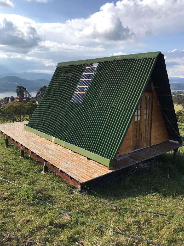 Acogedora MiniEcoCabaña con Vista Al Embalse de Tomine