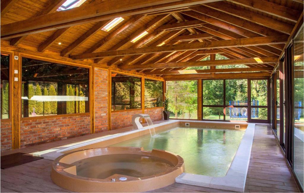 Beautiful Home In Novo Zvecevo With Sauna, Wifi And Indoor Swimming Pool
