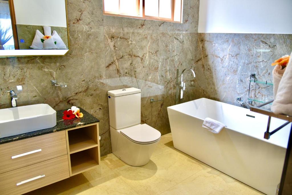 SEA SPLASH SELF CATERING And La Petite Maison photo 4