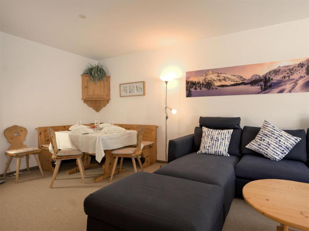 Apartment Chesa Flora 53 by Interhome photo 3
