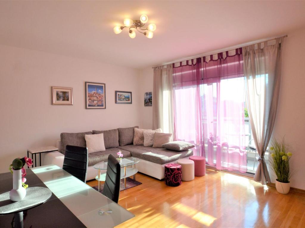 Apartment Pinezic - ROJ117 by Interhome