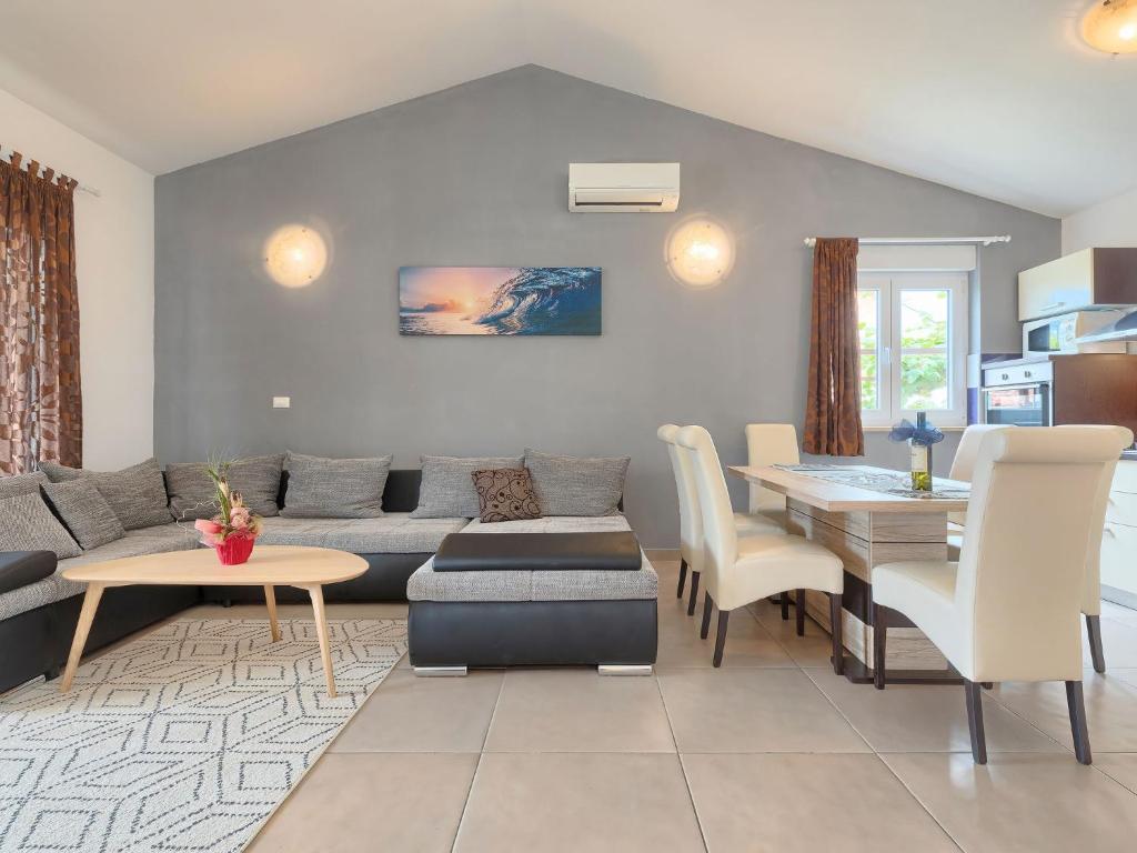 Holiday Home Goldi - VOJ512 by Interhome photo 1