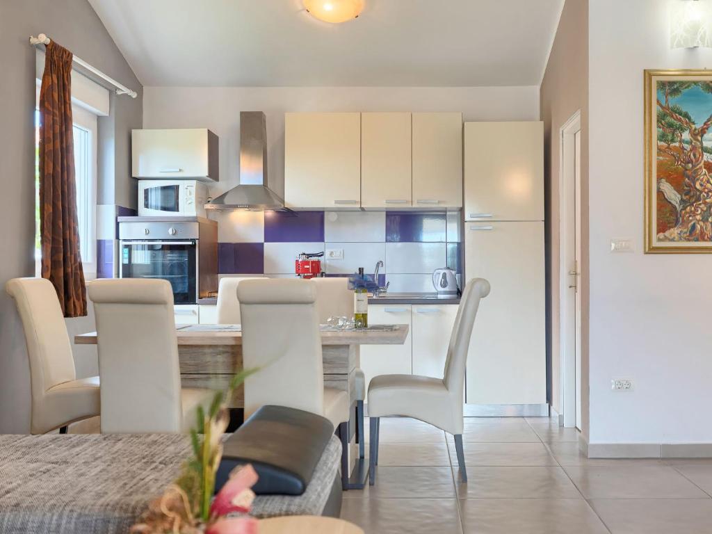 Holiday Home Goldi - VOJ512 by Interhome photo 3