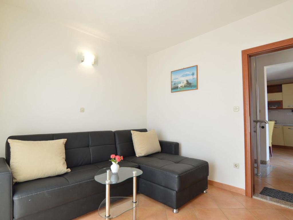Apartment Viktor-2 by Interhome photo 3
