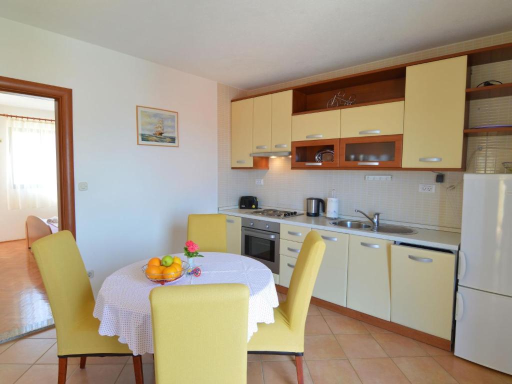 Apartment Viktor-2 by Interhome photo 4