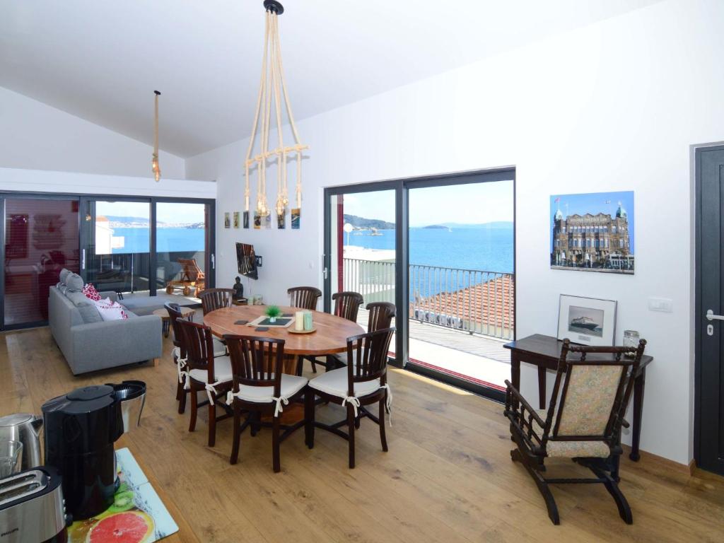 Apartment Viva-by the sea-panorama penthouse by Interhome photo 3