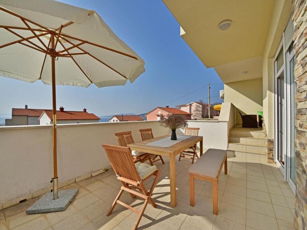 Apartment Cvit-2 by Interhome