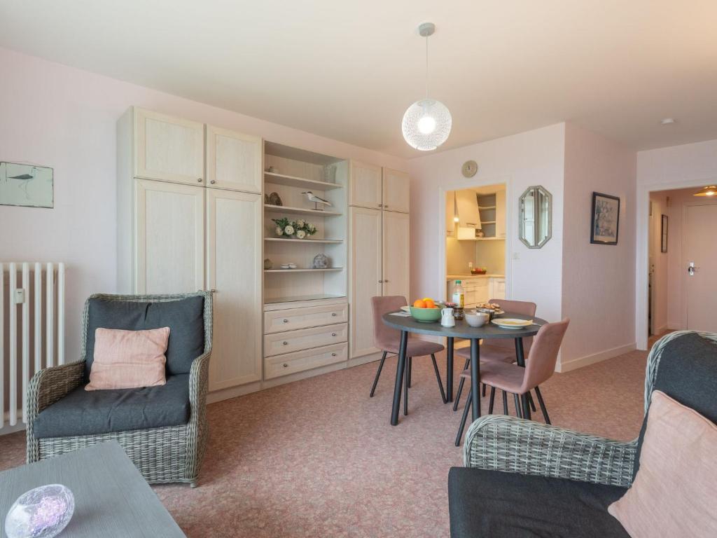 Studio Les Trois Iles-2 by Interhome photo 3