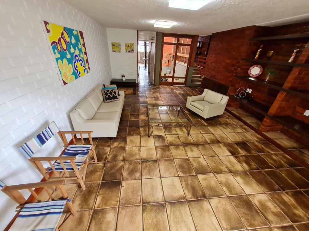 Casa Super Agradável, 250 metros da praia da Areia Preta, cinco quartos com ar, wifi, garagem, completa photo 1
