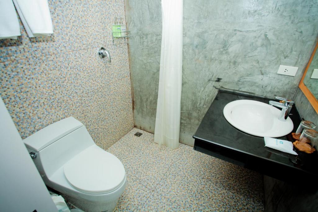 Двухместный (Улучшенный двухместный номер с 1 кроватью), Chaphone Guesthouse