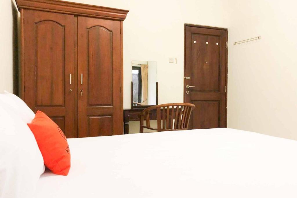 KoolKost @ Raya Ngagel (Minimum Stay 30 Nights) photo 2