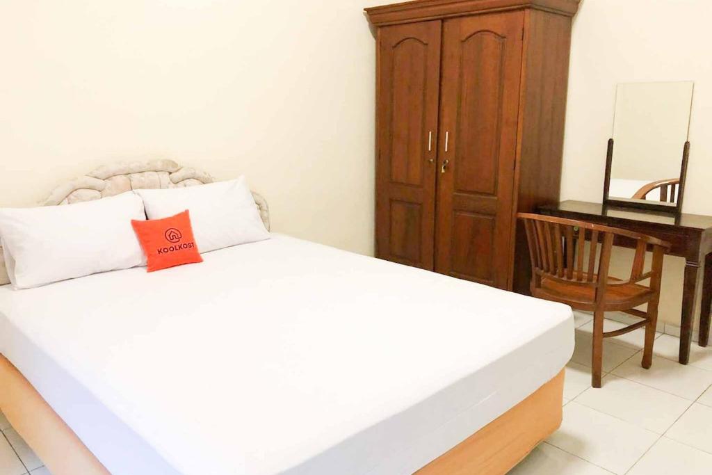 KoolKost @ Raya Ngagel (Minimum Stay 30 Nights) photo 3