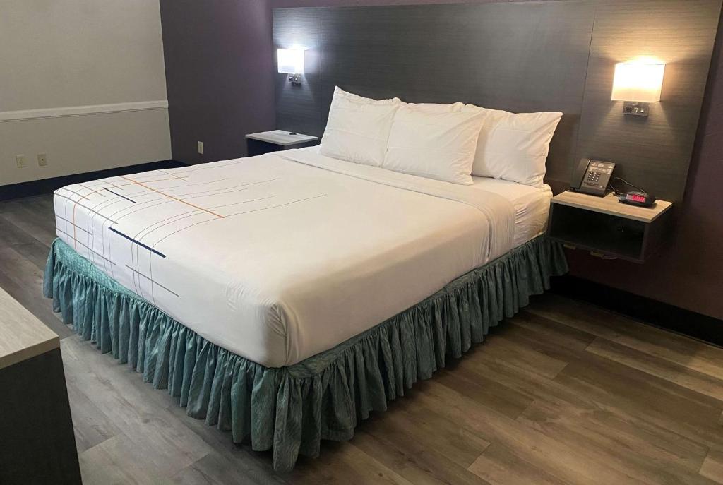 La Quinta Inn by Wyndham Bakersfield South photo 4