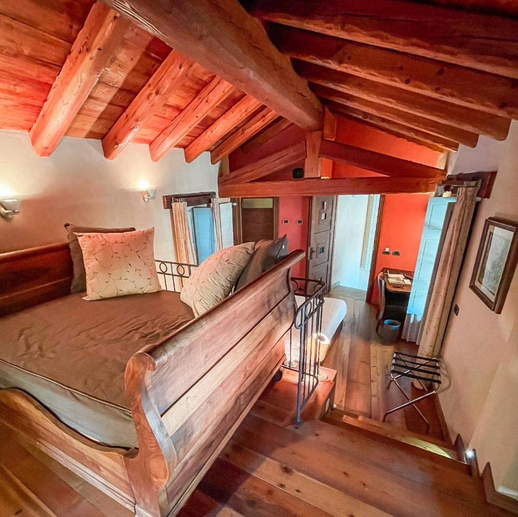 Hotel Ad Gallias - Tap to explore photos