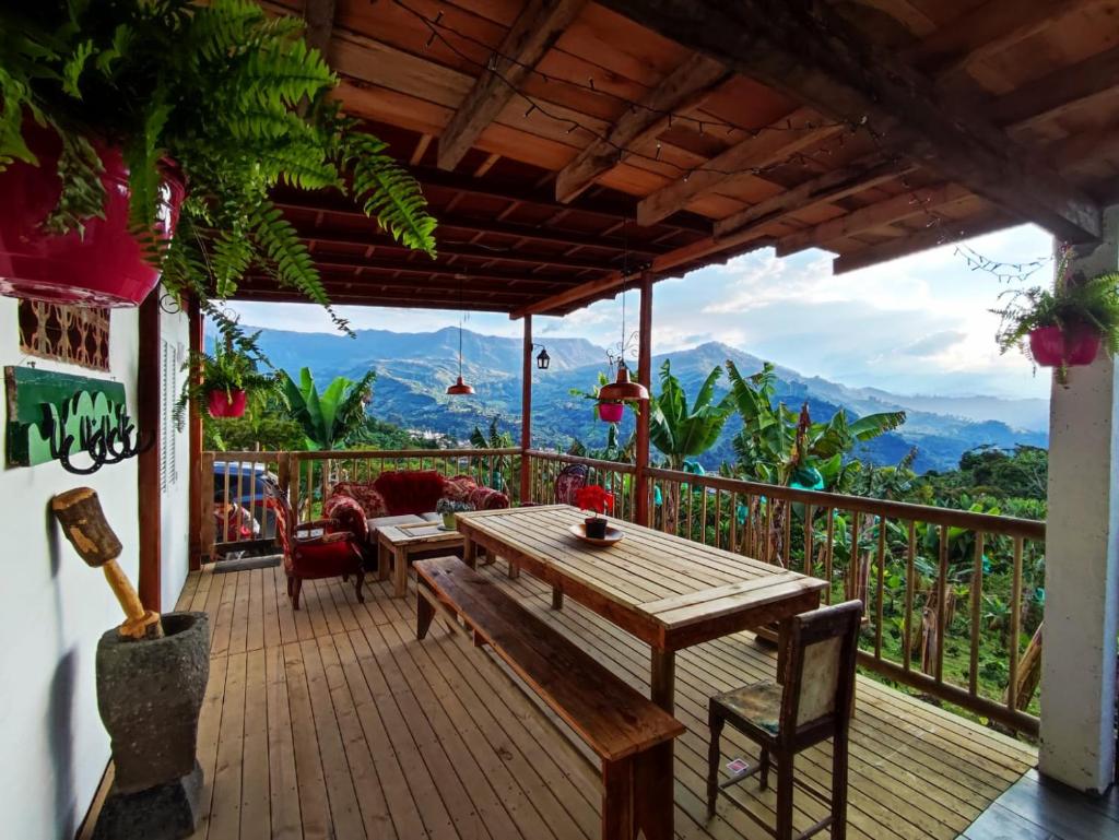 Casa La Martina disponible en Jardín Antioquia photo 2