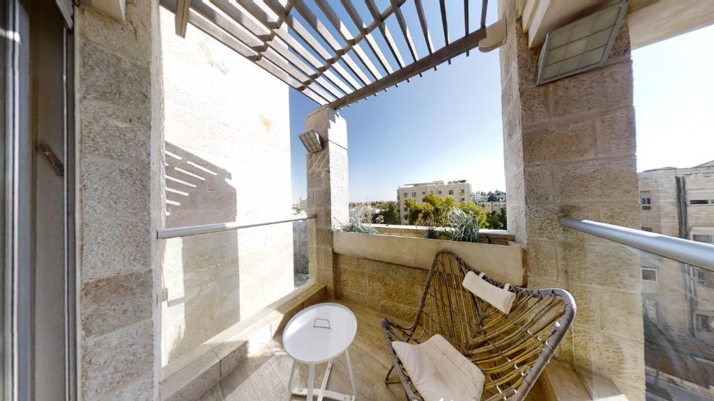 Near KING DAVID HOTEL- 3 bdrs with balcony photo 2
