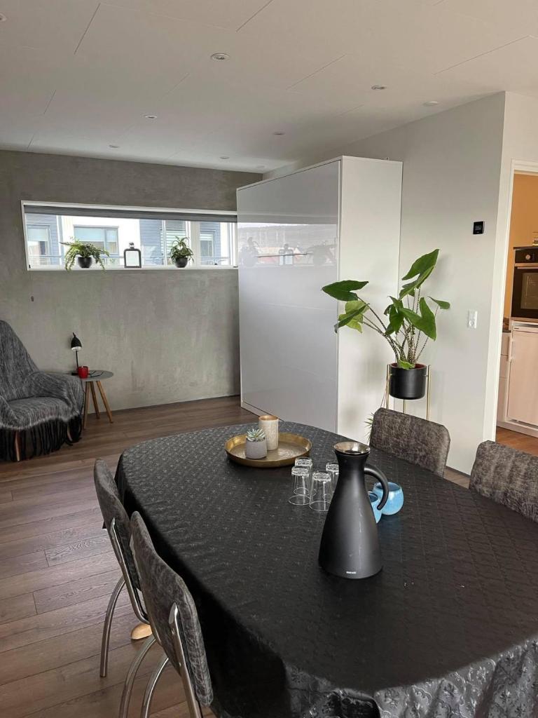 Modern Apartment With City & Oceanside View photo 4