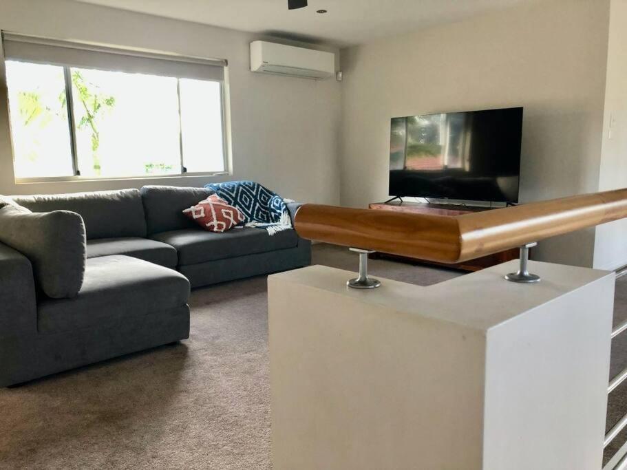 Pacific lux beach house with pool photo 3