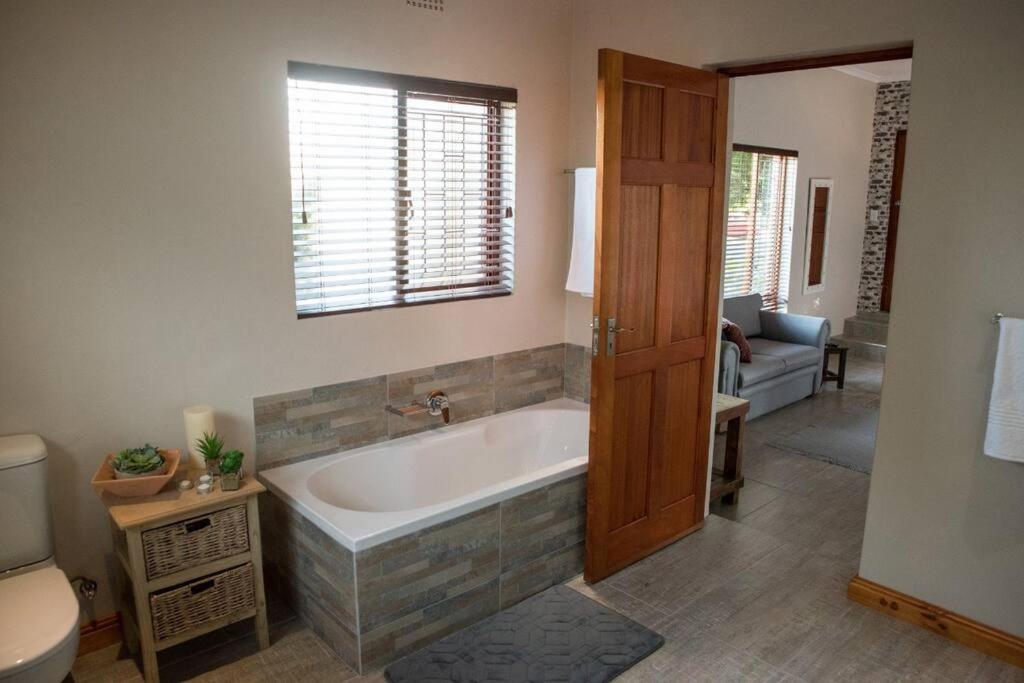 Sol Montis Guest Cottage photo 1