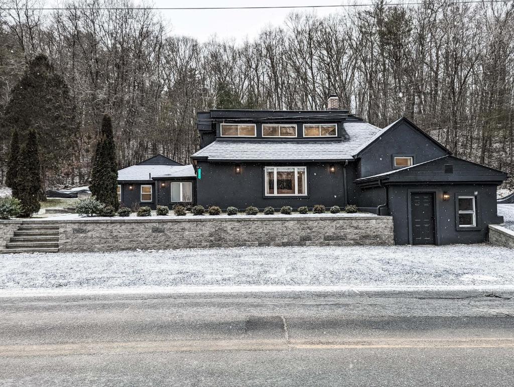 Hideaway Lodge - Glen Lake, Lake George image