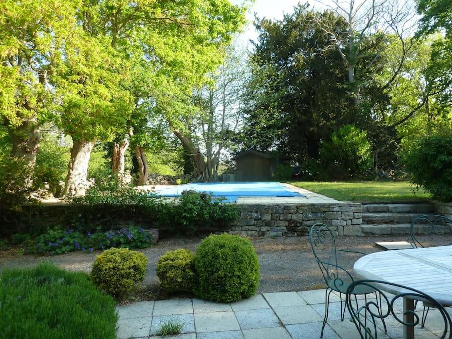 Spacious Longere,heated swimming pool, idyllic setting, Southern Brittany, FR photo 2