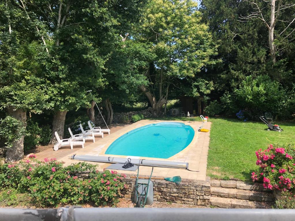 Spacious Longere,heated swimming pool, idyllic setting, Southern Brittany, FR photo 3